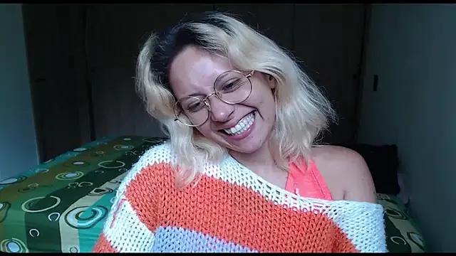 MommyMiaWs on StripChat 