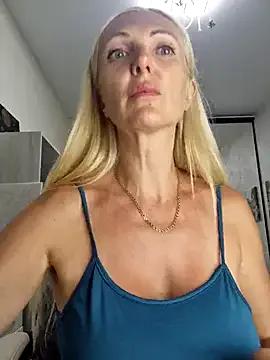 Monna — Warm Me ap Make Me BigSquirtFontan