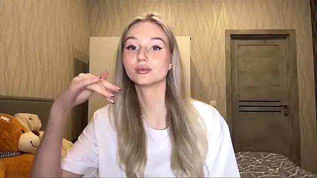 MoonlitCrystalia's avatar