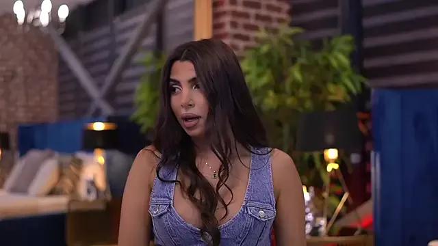 NicoleCellini — Shake that booty