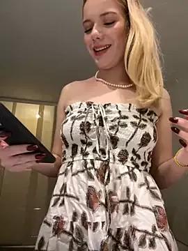 NicoleCut on StripChat 