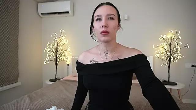 Freechat NikkiGoldSide on StripChat