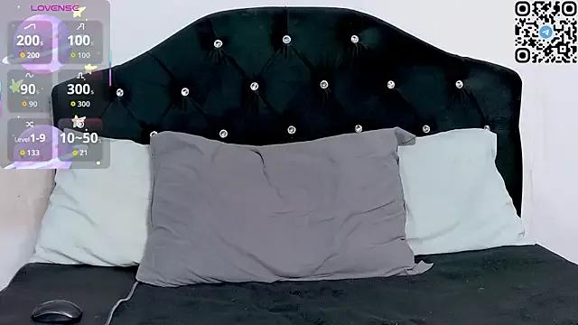 Noninha_ on StripChat