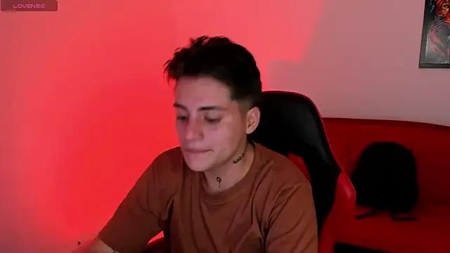 PeytonBox — show naked and oil