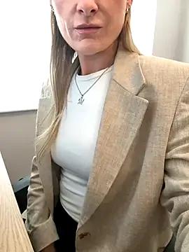 StripChat Phoebe_Lily is Freechat Phoebe_Lily — Holiday spends - 2 min vid to every 100t