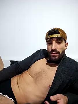 Pinosce6 — Mi nascondo e ti mostro il culetto