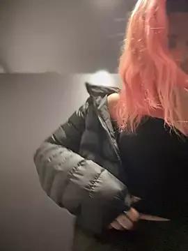 RiriRoseey on StripChat 