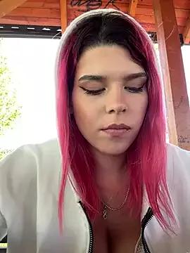 RiriRoseey on StripChat 