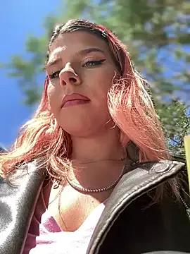 RiriRoseey on StripChat 