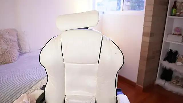 SaraParisi on StripChat 