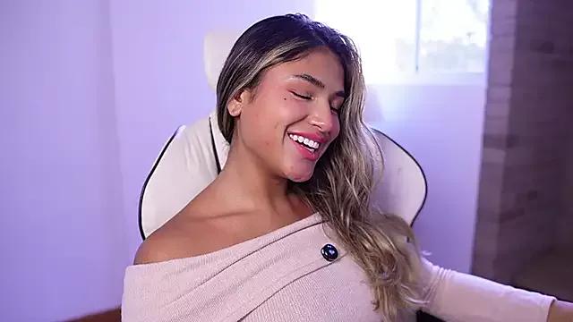 SaraParisi on StripChat 