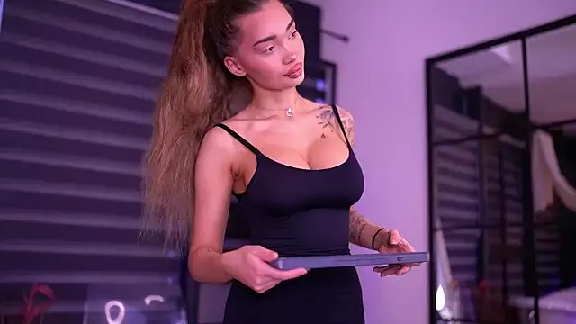 SashaFerrera on StripChat 