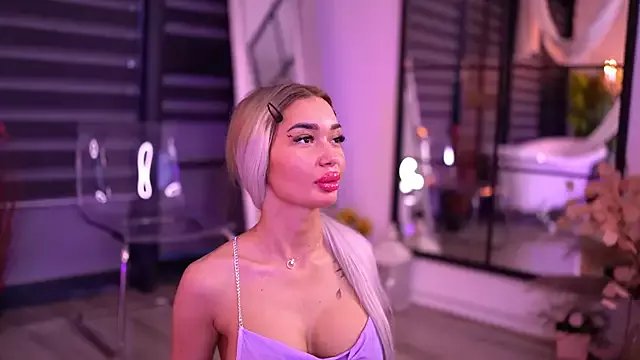 SashaFerrera on StripChat 