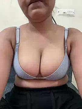 sassygirl4141 on StripChat 