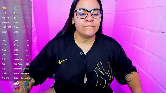 Sharon_hils on StripChat