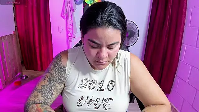 Sharon_hils on StripChat