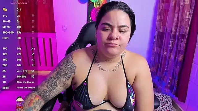 Sharon_hils on StripChat