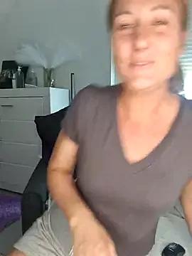 SpicyKylieFoxx on StripChat