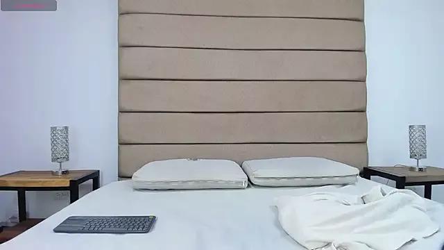 susan_elliot on StripChat 