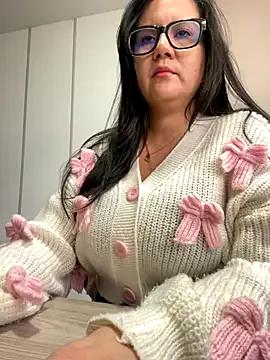 SWEETLILY18 on StripChat