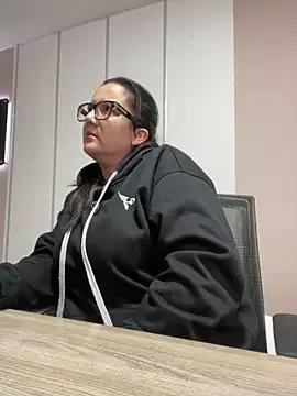 SWEETLILY18 on StripChat