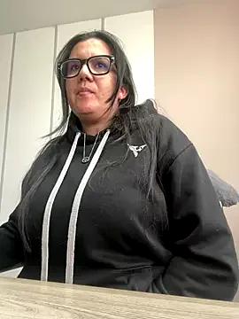 SWEETLILY18 on StripChat