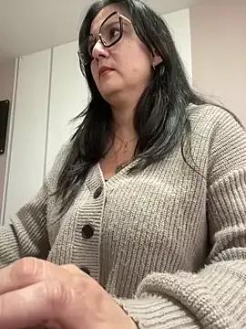 SWEETLILY18 on StripChat