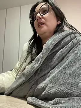 SWEETLILY18 on StripChat