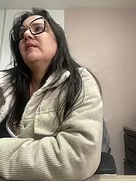 SWEETLILY18 on StripChat