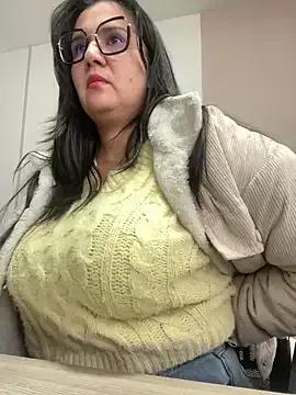 SWEETLILY18 on StripChat