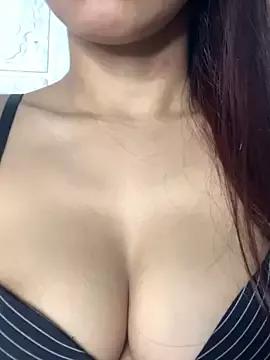 Sweety_008 on StripChat