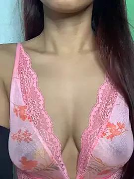 Sweety_008 on StripChat