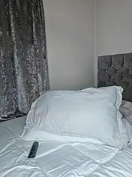 UK_bella — Twerk, oil & hard spanks 