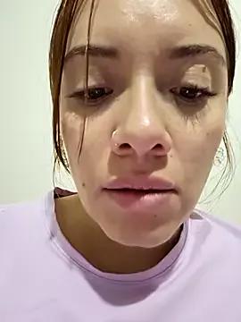 valery_mora on StripChat