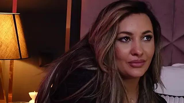 YaaraCollins on StripChat 