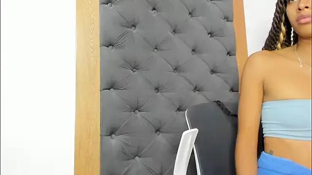 YayaHilton on StripChat 